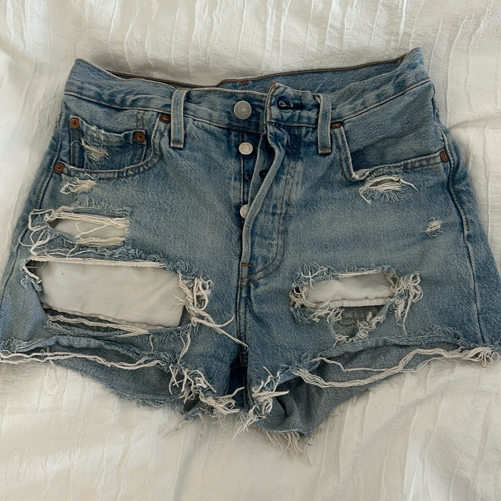 Levi’s destroyed 501s